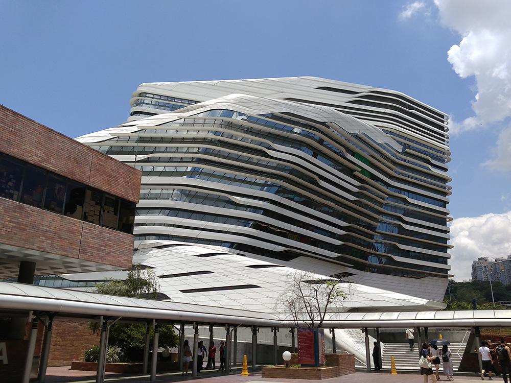 在四月就看到设计在线网站上关于香港理工大学设计学院毕业展的预告.